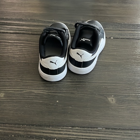 Gym shoes puma size 11c kids - Picture 2 of 3